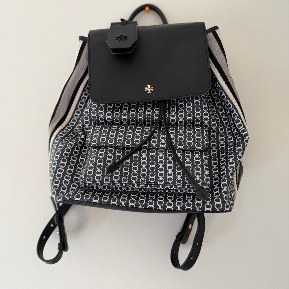 🎊🎊1 hour sale🎉🎉Tory Burch Monochrome Patterned Backpack